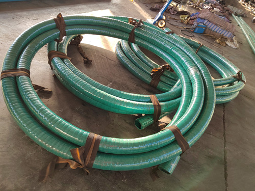 Qu'est-ce qui fait des tubes en caoutchouc en tissu le grand choix pour les applications industrielles?