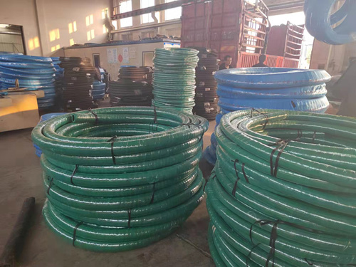 Comment les tubes en caoutchouc de grand diamètre peuvent-ils améliorer l’efficacité industrielle ?